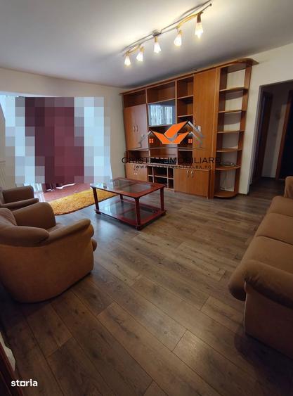 Apartament cu 3 camere semidecomandat în Cetate