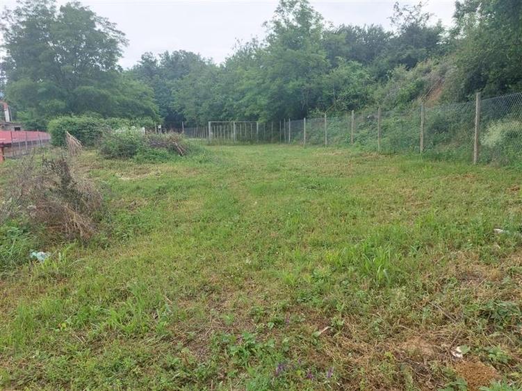 Casă individuală cu 15 camere cu Canalizare în Zlatița
