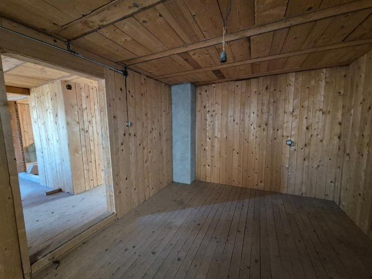 Casă individuală cu 5 camere cu Canalizare în Dofteana
