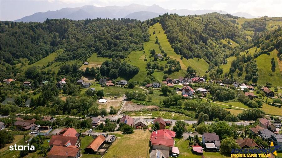 Casă cu 8 camere cu Teren 685 Mp în Moieciu