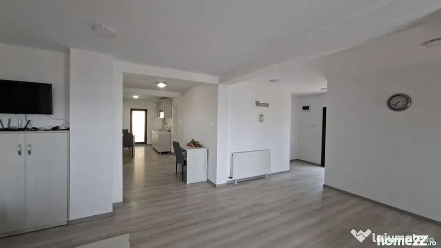Casă cu 7 camere cu Teren 1200 Mp în Budeasa