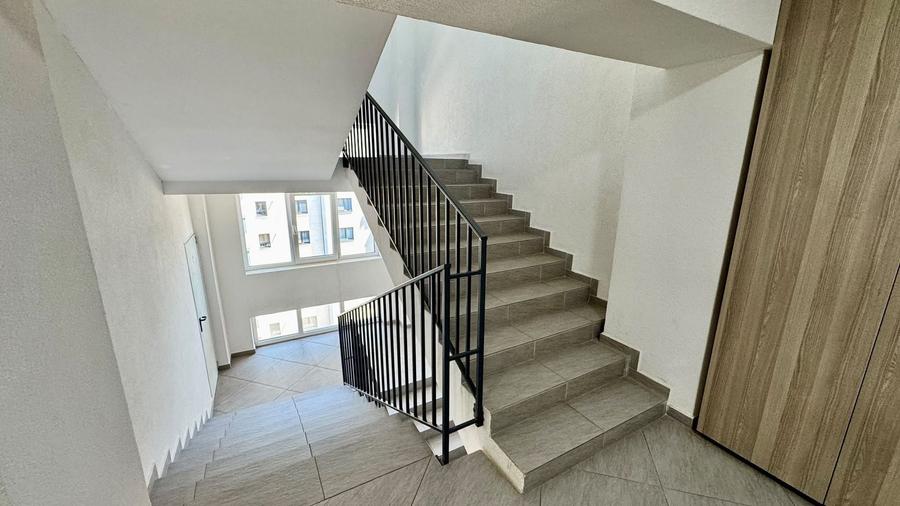 Apartament cu 4 camere decomandat, mobilat în Tractorul