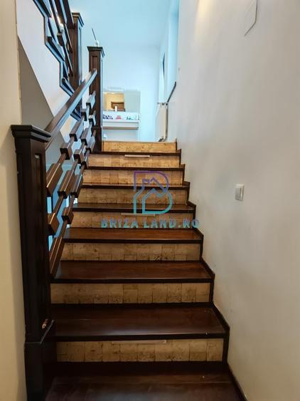 Casă individuală cu 8 camere cu Canalizare în Bucureștii Noi