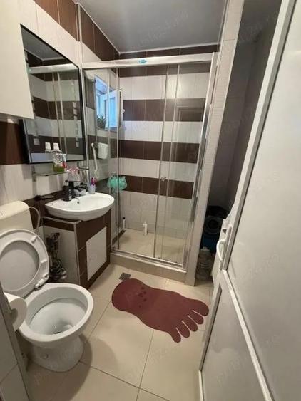 Apartament cu 2 camere semidecomandat în Craiovița Nouă