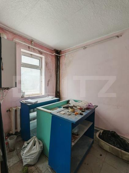 Birou, de 48.610000610352 mp, în Sud-Est