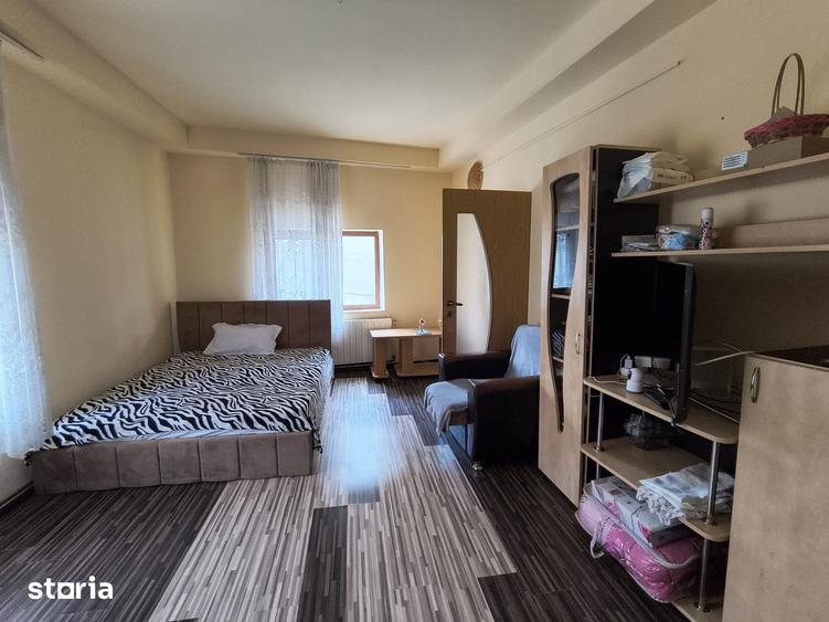 Apartament cu 3 camere decomandat în Peninsula