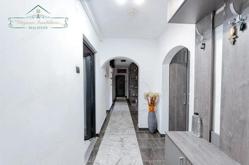 Apartament cu 5 camere decomandat în Miorița