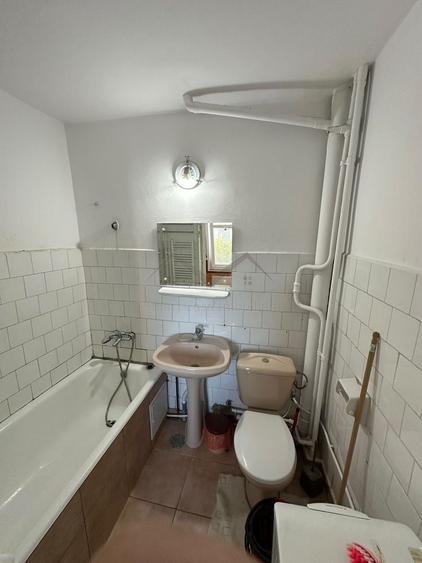 Apartament cu 2 camere decomandat în Podul de Fier