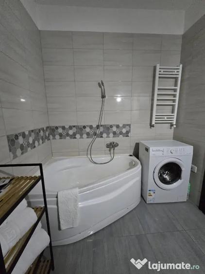 Apartament cu 2 camere decomandat în Roșu