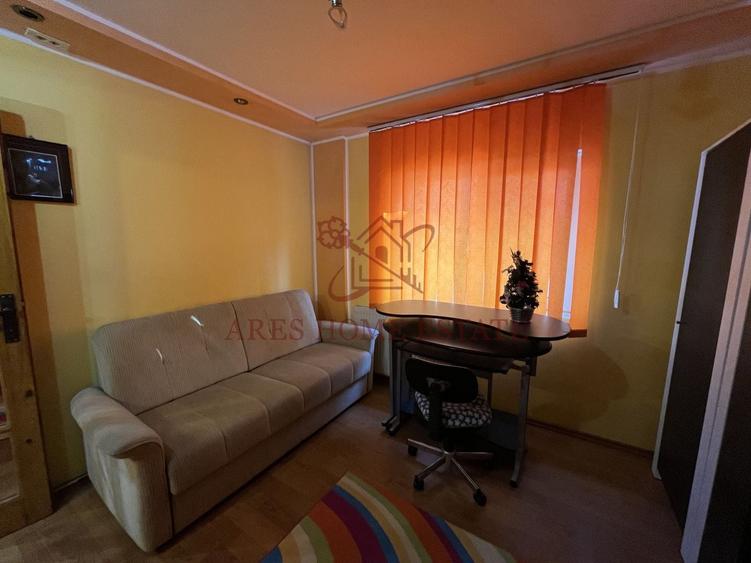 Apartament cu 3 camere decomandat în Dâmbovița
