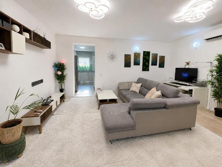 Apartament cu 3 camere semidecomandat în Barbu Văcărescu