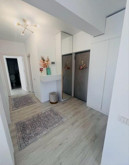 Apartament cu 3 camere decomandat în Roșu