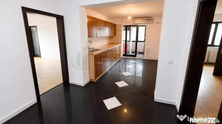 Apartament cu 4 camere decomandat în Crângași