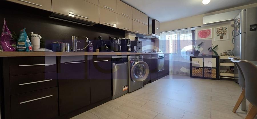 Apartament cu 4 camere decomandat, mobilat în Decebal