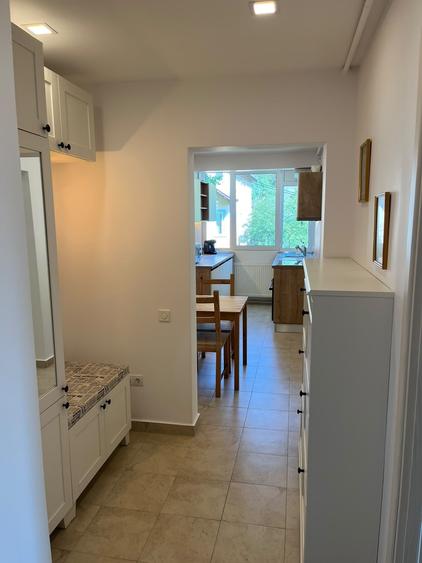 Apartament cu 3 camere semidecomandat, mobilat în Grigorescu