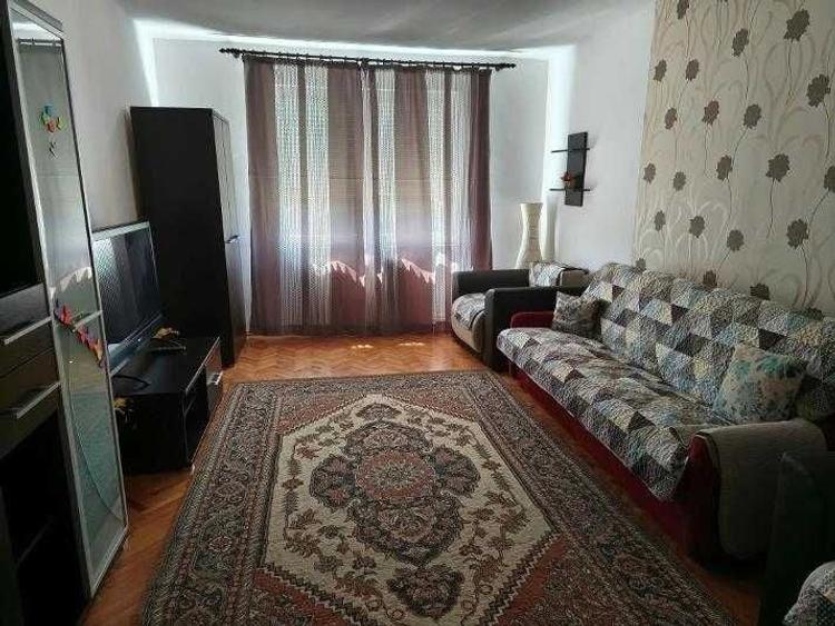 Apartament cu 3 camere decomandat în Pandurilor