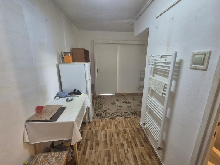 Garsonieră nedecomandată, mobilată în Victoriei
