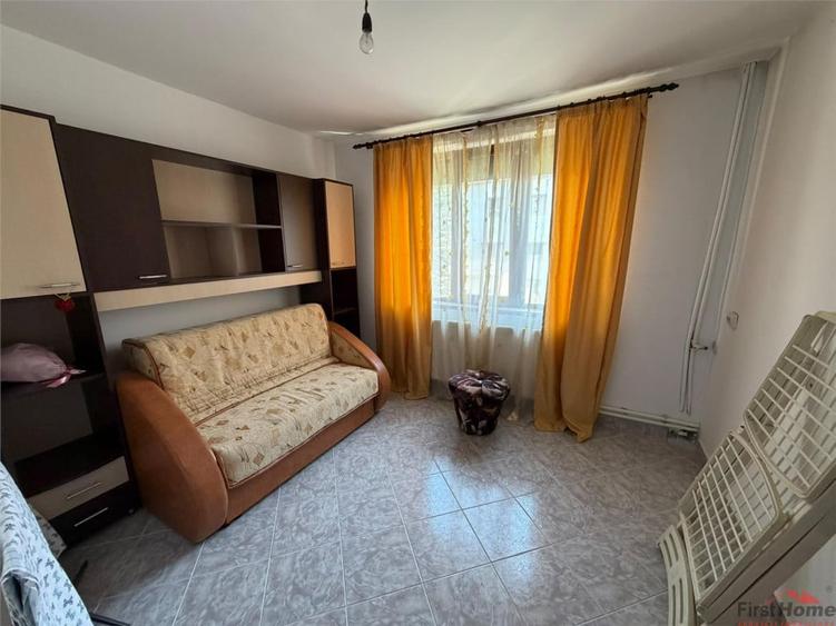 Apartament cu 3 camere decomandat în Sud