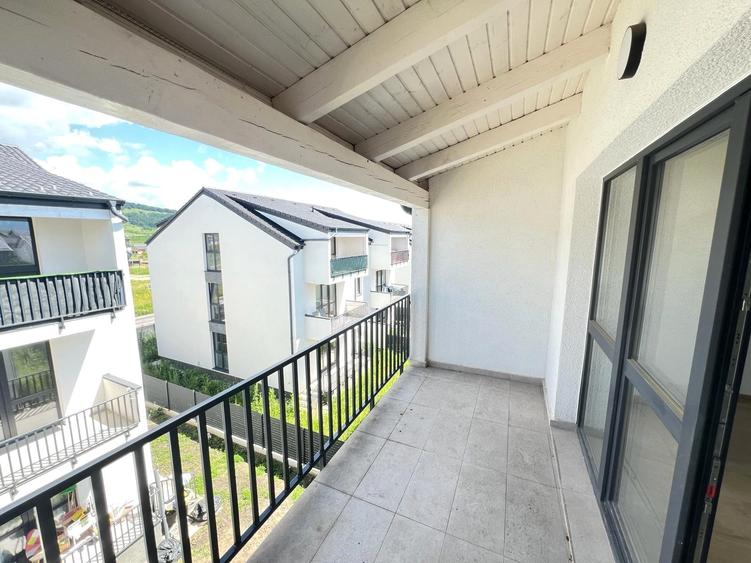 Apartament cu 3 camere decomandat în Sânpetru