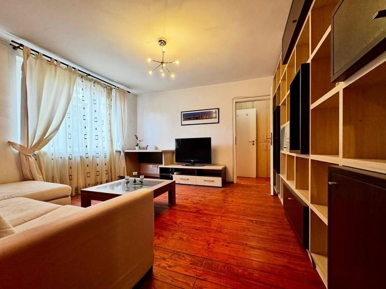 Apartament cu 2 camere semidecomandat, mobilat în Central