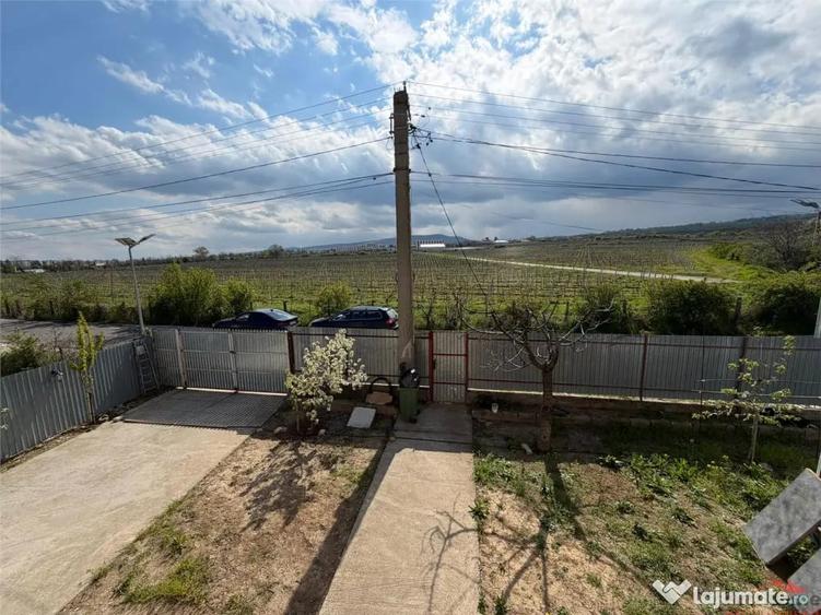 Casă cu 3 camere cu Teren 1021 Mp în Odobești