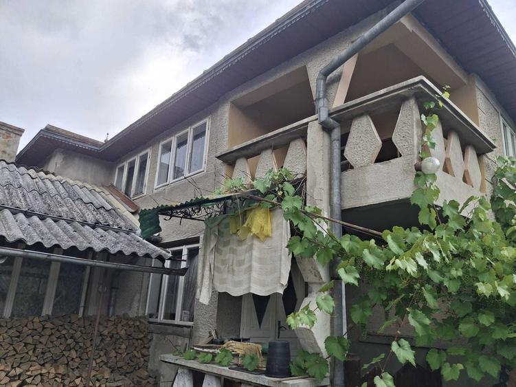Casă cu 4 camere în Central