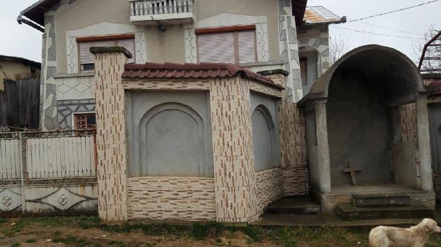 Casă individuală cu 4 camere cu Teren 465 Mp în Raciu