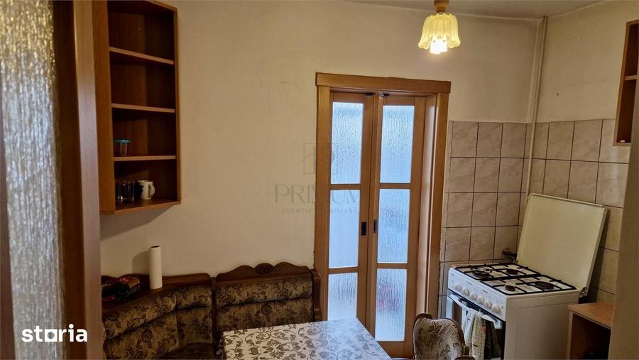 Apartament cu 3 camere decomandat în Sud