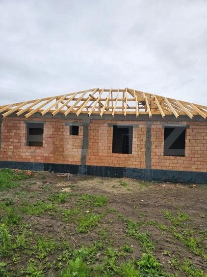 Casă individuală cu 4 camere cu Teren 500 Mp în Sânpetru