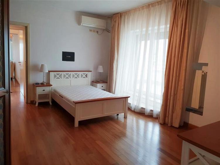 Apartament cu 5 camere semidecomandat, mobilat în Grădina Icoanei