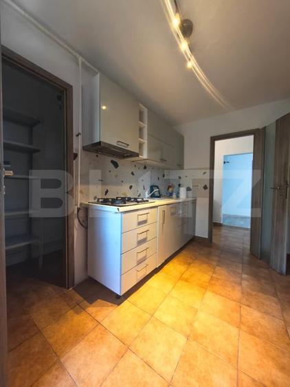 Apartament cu 4 camere decomandat, mobilat în Odobescu