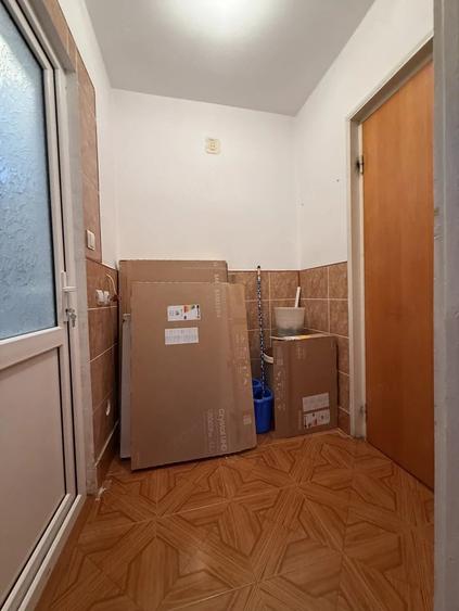 Apartament cu 3 camere semidecomandat în 23 August