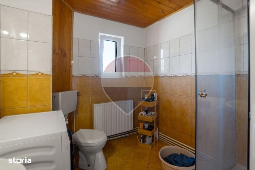 Casă cu 4 camere în Cristian