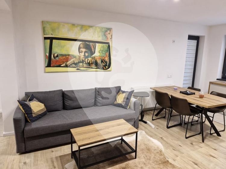 Apartament cu 3 camere semidecomandat, mobilat în 13 Decembrie