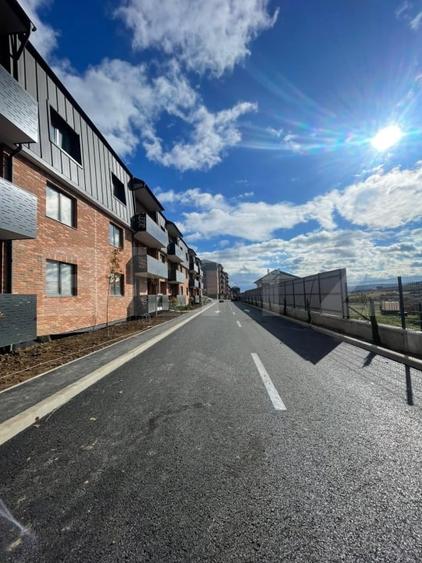 Apartament cu 3 camere semidecomandat în Iris