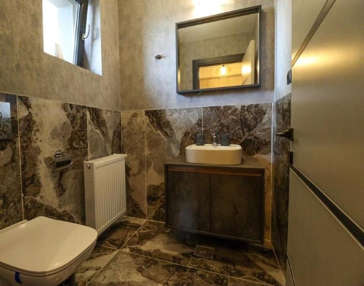 Duplex cu 5 camere cu Teren 600 Mp în Odăi