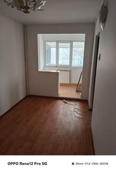 Apartament cu 4 camere semidecomandat în Central