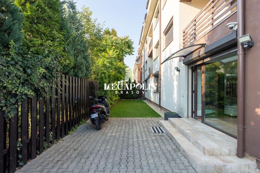 Apartament cu 3 camere decomandat în Tractorul