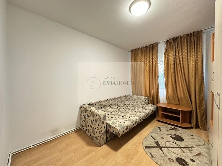 Apartament cu 3 camere semidecomandat, mobilat în Între Lacuri