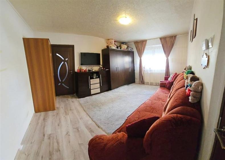 Apartament cu 2 camere semidecomandat, mobilat în Noua