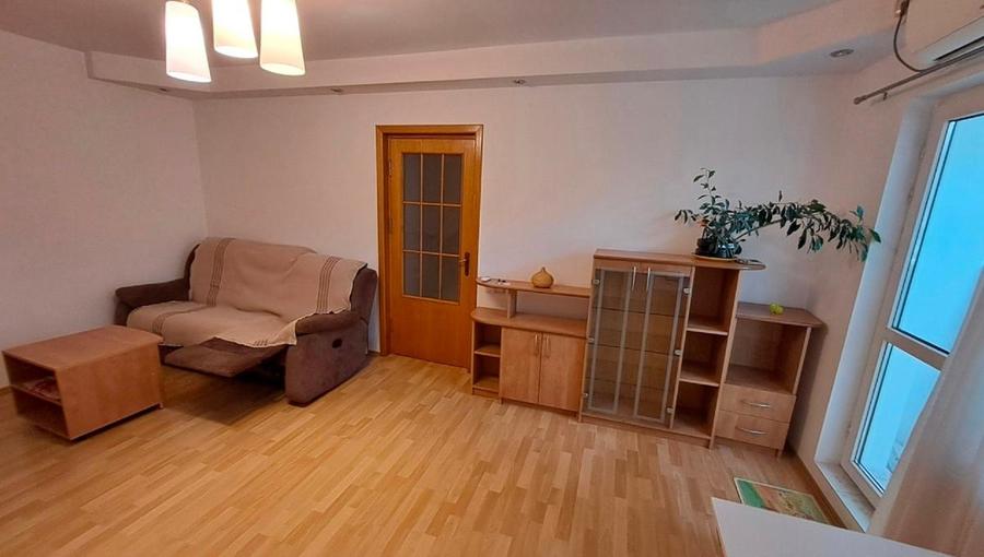 Apartament cu 2 camere, mobilat în Tei