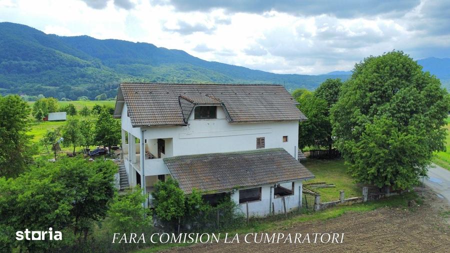 Casă cu 10 camere cu Teren 4324 Mp în Central
