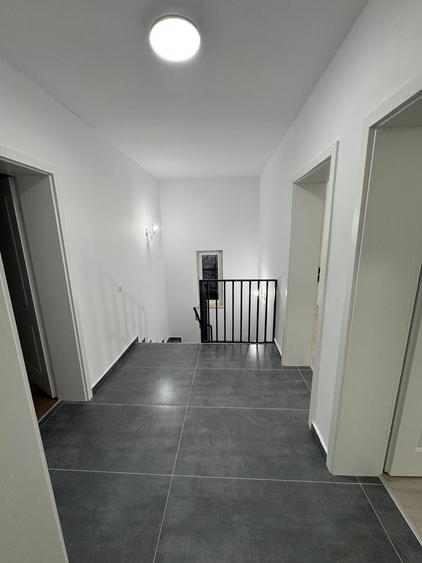Duplex cu 4 camere cu Canalizare în Central
