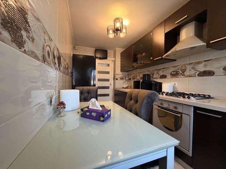 Apartament cu 3 camere decomandat în Central