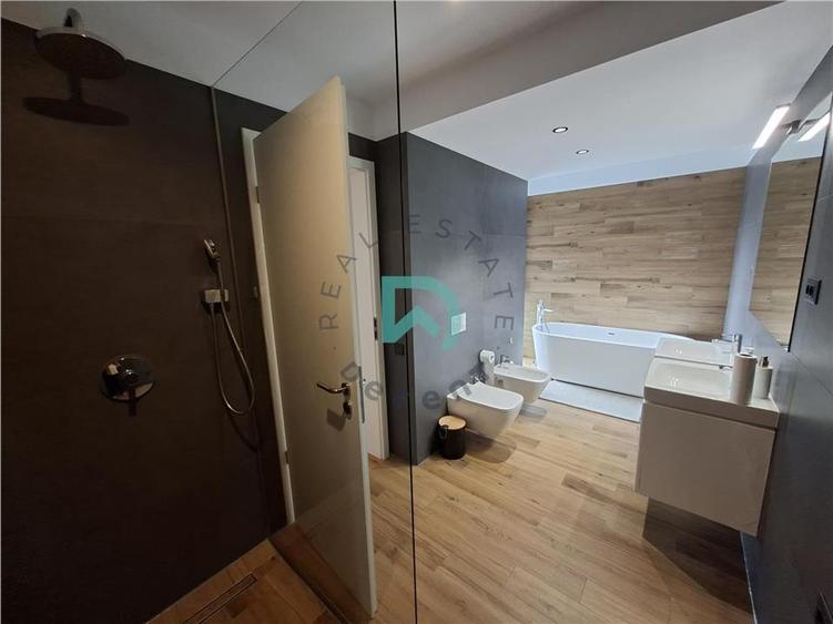 Apartament cu 4 camere decomandat în Drumul Poienii
