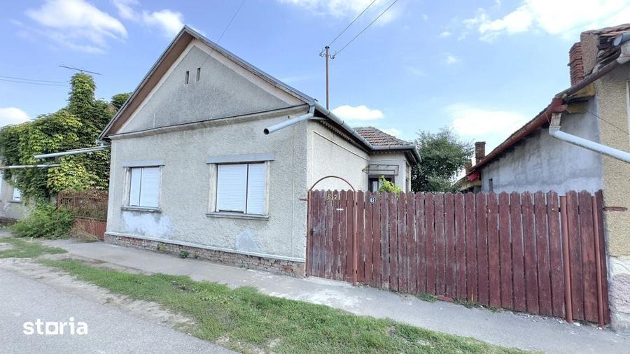 Casă cu 4 camere cu Teren 615 Mp în Central