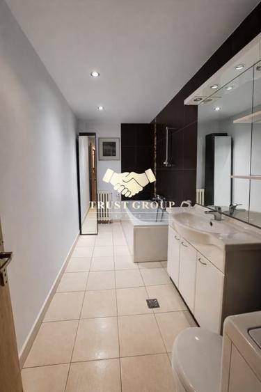 Apartament cu 3 camere decomandat, mobilat în Ultracentral
