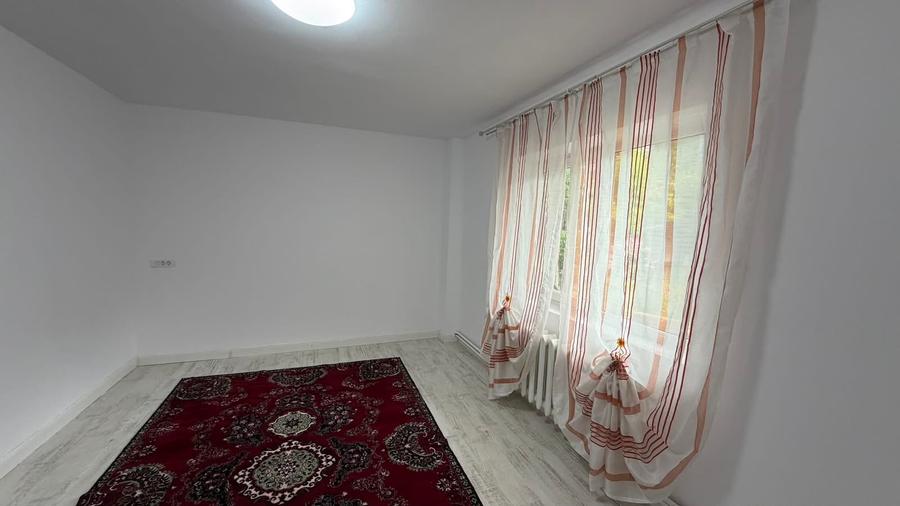 Casă individuală cu 7 camere cu Canalizare în Sărărie