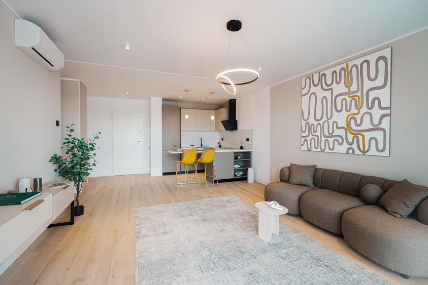Apartament cu 4 camere semidecomandat în Doamna Ghica