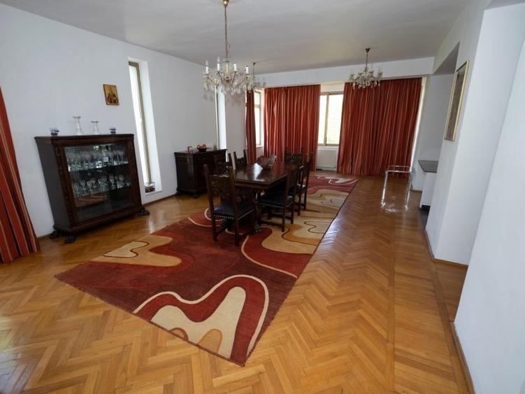 Casă individuală cu 9 camere cu Piscina în Snagov